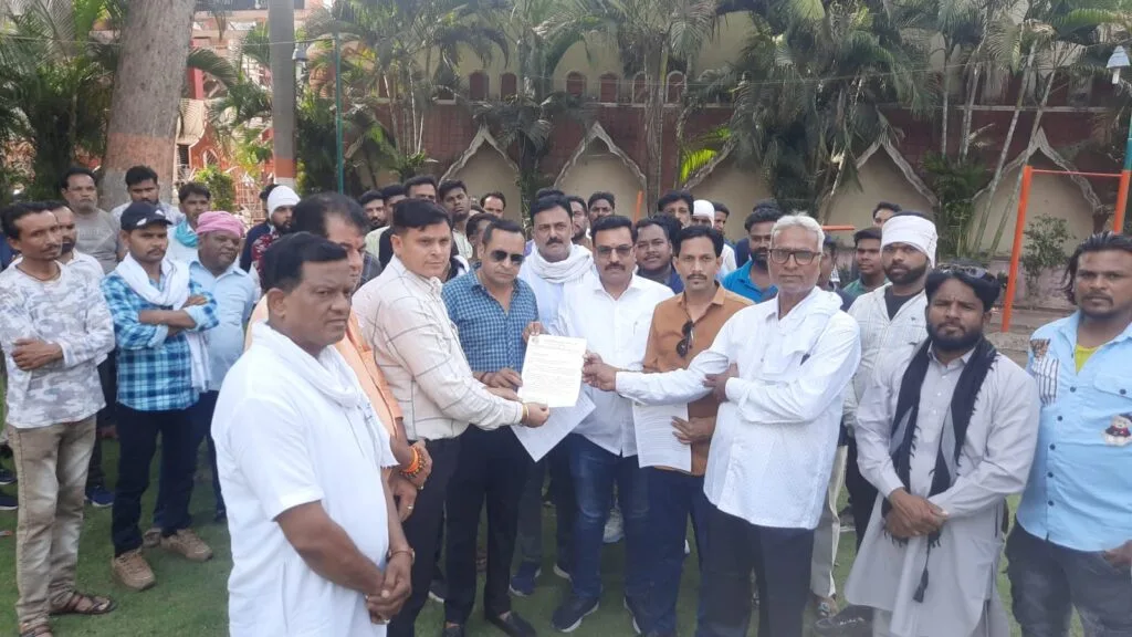 नगर पालिका में कार्यरत दैनिक वेतन भोगी एवं सफाई कर्मचारियों के एरियर भुगतान के लिए भारतीय मजदूर संघ ने सौंपा ज्ञापन