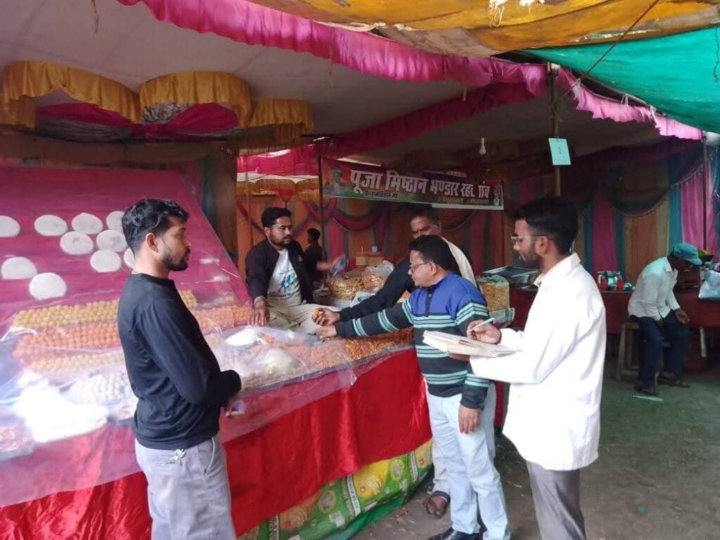 खाद्य परीक्षण प्रयोगशाला ने सोडलपुर में दुकानों का निरीक्षण कर खाद्य पदार्थों के सैम्पल लिये 5 खाद्य परीक्षण प्रयोगशाला ने सोडलपुर में दुकानों का निरीक्षण कर खाद्य पदार्थों के सैम्पल लिये