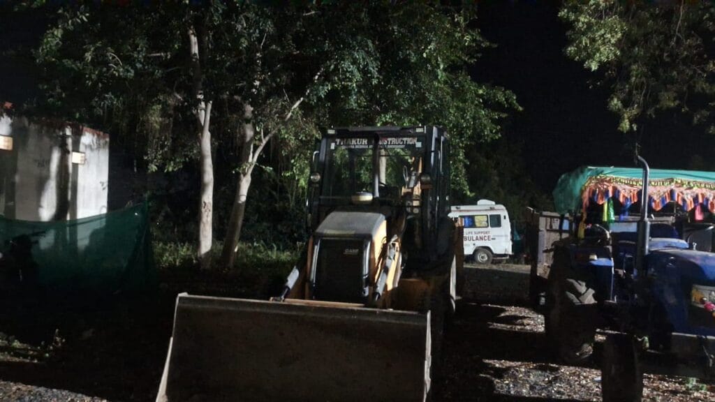 अवैध उत्खनन ओर परिवहन के खिलाफ जिला प्रशासन हुआ सख्त, एक जेसीबी सहित दो ट्रैक्टर ट्रालियां हुई जप्त 1 IMG 20251216 WA0083