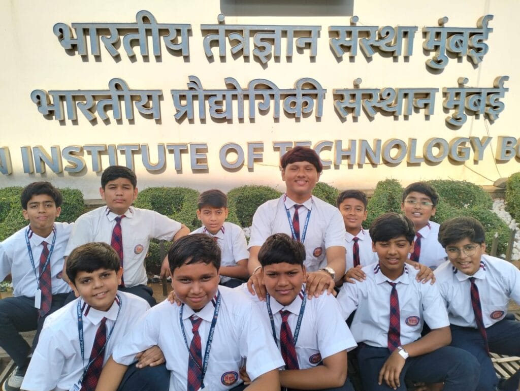 नालेज पब्लिक स्कूल टिमरनी के छात्रों को मिला  IIT बॉम्बे जाने का अवसर