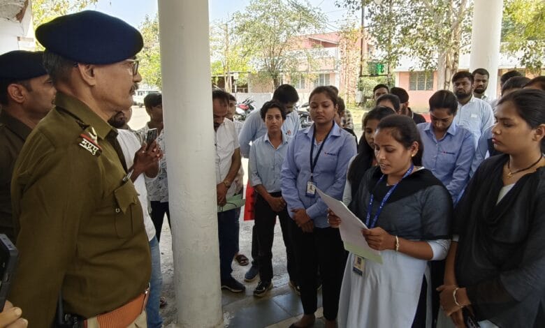असामाजिक तत्वों की गिरफ्तारी नहीं होने से आक्रोशित बजाज शोरूम की टीम पहुंची एसपी आफिस, ज्ञापन सौंप लगाई महिला कर्मचारियों के सुरक्षा की गुहार 1 IMG 20260223 WA0033 780x470 1