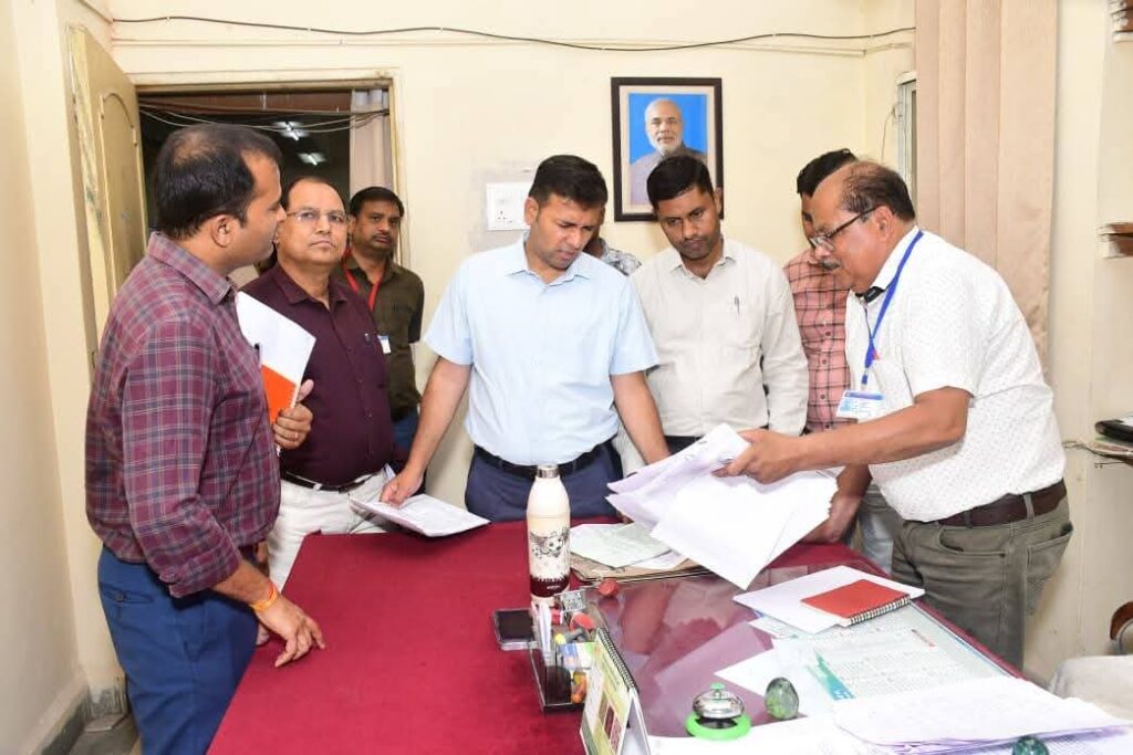 कलेक्ट्रेट में ई-ऑफिस व्यवस्था को और सुदृढ़ करने के निर्देश : कमिश्नर 1 FB IMG 1774956760018