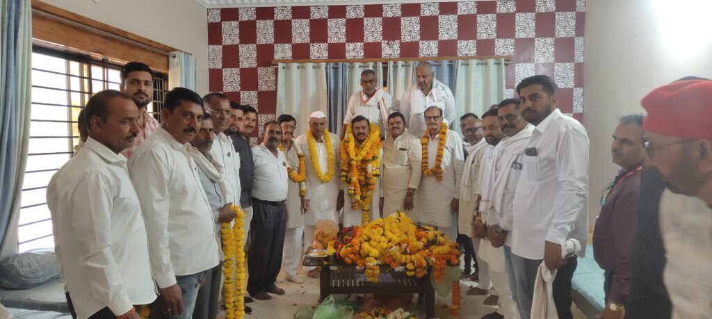 सादगीपूर्ण तरीके से मनाया गया हरदा विधायक डॉ. दोगने का जन्मदिवस 12 सादगीपूर्ण तरीके से मनाया गया हरदा विधायक डॉ. दोगने का जन्मदिवस