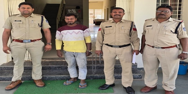 चोरी की वारदातों का खुलासा: आरोपी गिरफ्तार, चोरी का माल बरामद 3 चोरी की वारदातों का खुलासा: आरोपी गिरफ्तार, चोरी का माल बरामद