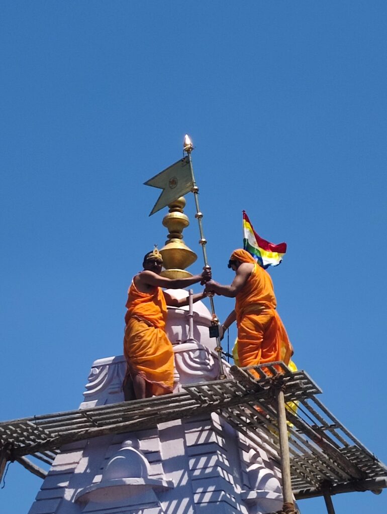श्री पारसनाथ दिगंबर जैन मंदिर (हरसूद वाला) में भव्य धर्मध्वजा फहराई 1 IMG 20260327 WA0375
