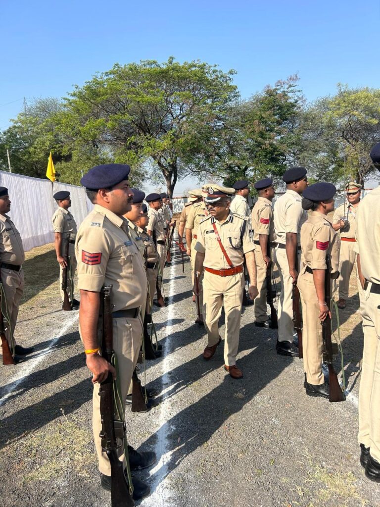 हरदा में डीआईजी प्रशांत खरें का वार्षिक निरीक्षण, उत्कृष्ट पुलिसकर्मी हुए सम्मानित 1 IMG 20260331 WA0027