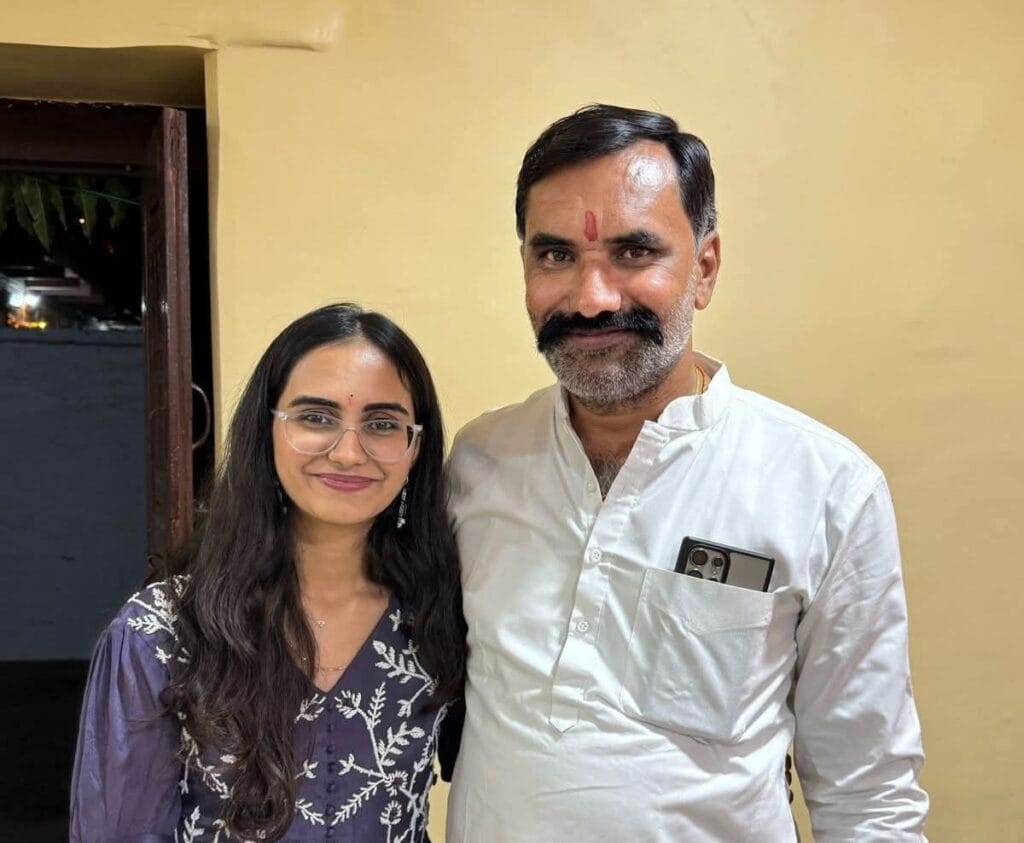 गांव की बेटियों के बढ़ते कदम : कनिका बिश्नोई ने प्रथम प्रयास में पूर्ण किया सीए बनने का स्वप्न, परिवार का साथ ओर विश्वास बना सफलता का कारण 1 IMG 20260303 101251