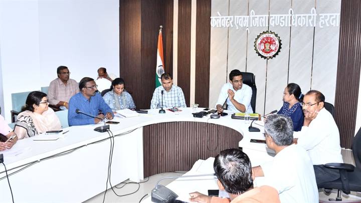 अग्नि दुर्घटनाओं पर प्रभावी नियंत्रण के लिए कलेक्टर ने दिये आवश्यक निर्देश, ध्वनि विस्तारक यंत्रों पर नियंत्रण के लिये शहर में पुलिस के 112 वाहन के साथ गश्त करेंगे पटवारी 1 T1 160326051525110