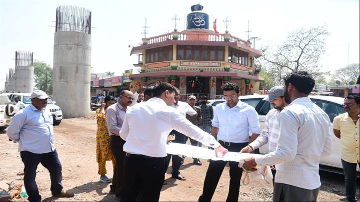 टिमरनी के रहवासियों को धूल से मिलेगी निजात, सर्विस रोड़ पर ग्रेवल कार्य कराने के निर्देश 1 T1 260326031343110