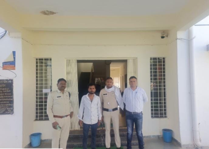 टिमरनी पुलिस की बड़ी कार्रवाई: मोबाइल झपटमार का आरोपी गिरफ्तार, चोरी के फोन बरामद 1 IMG 20260408 WA0285